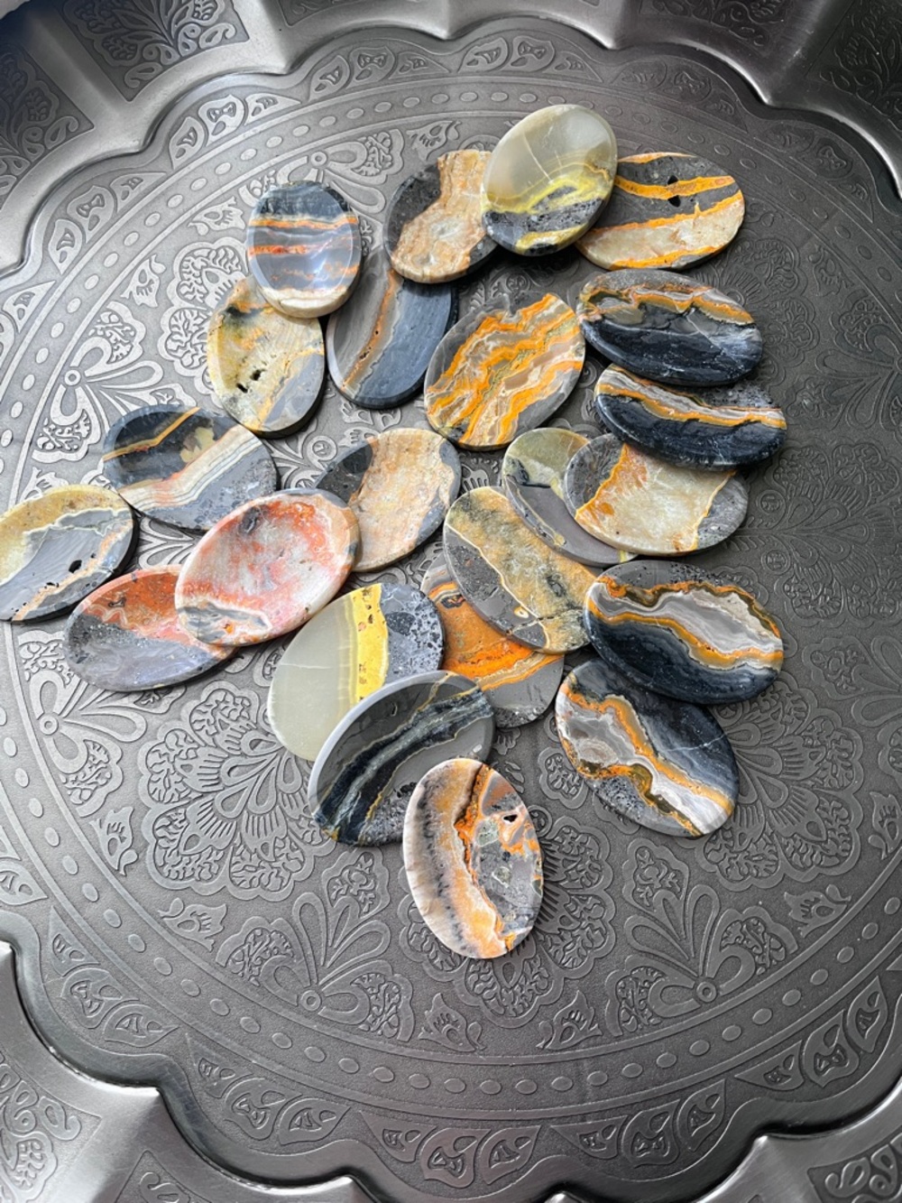 Bumblebee Jasper worry stone - Picture 4 of 4